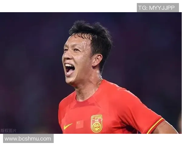 高天意在中场展现抢断技巧助力球队逆转局势的精彩瞬间