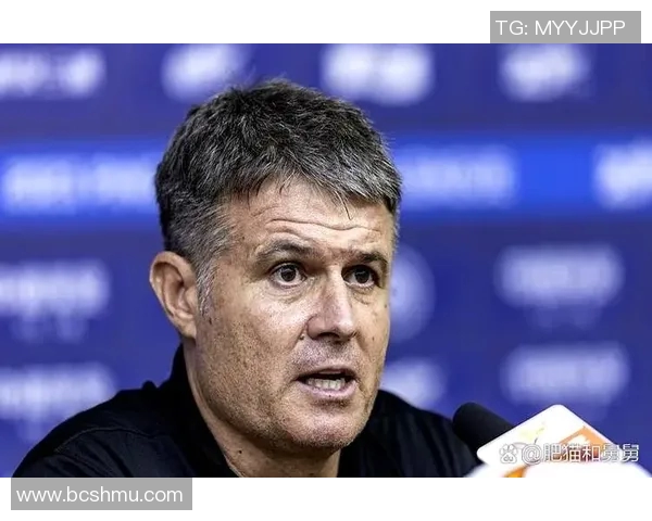 勒沃库森主场大胜沙尔克04，全队发挥出色登顶积分榜