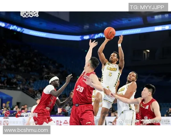 辽宁本钢球迷士气高涨,期待球队夺得本赛季冠军 辽宁本钢球迷士气高涨,期待球队夺得本赛季冠军